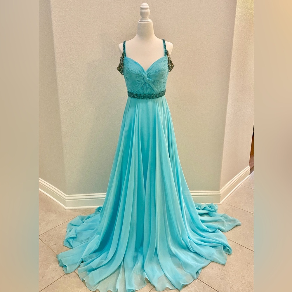 Sherri Hill formal Size 2. Cape not attached.